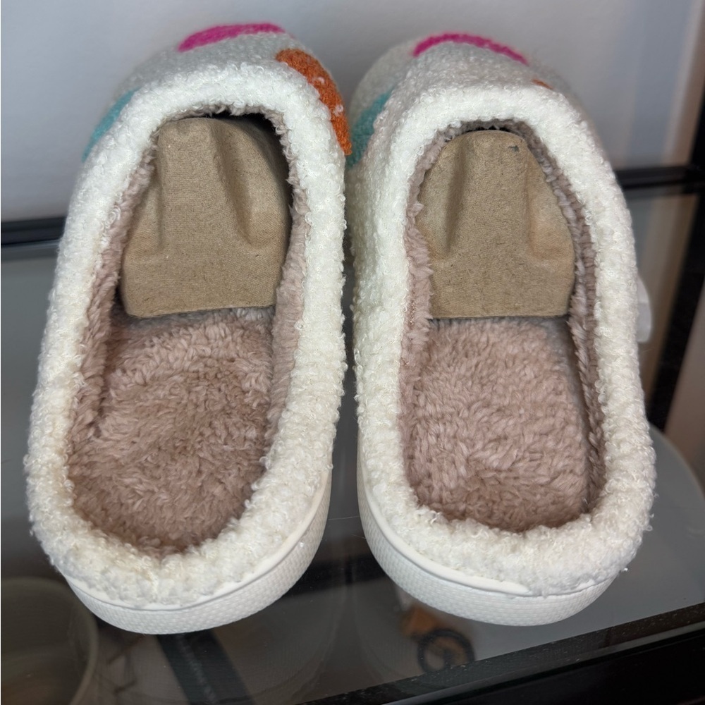 NWT Colorful Smiley Faces Fuzzy Slippers Size: Women's 8-9 - Picture 5 of 5